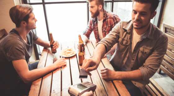 Spending on pubs and restaurants stays strong despite faltering consumer confidence