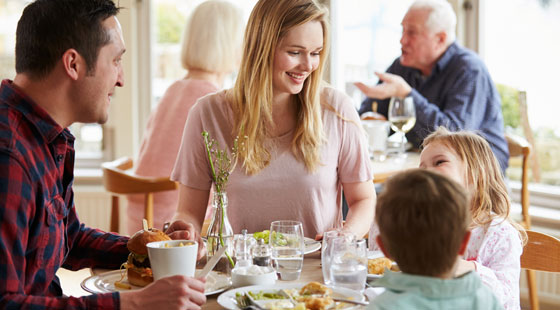 June weather encourages consumers to keep on eating and drinking out