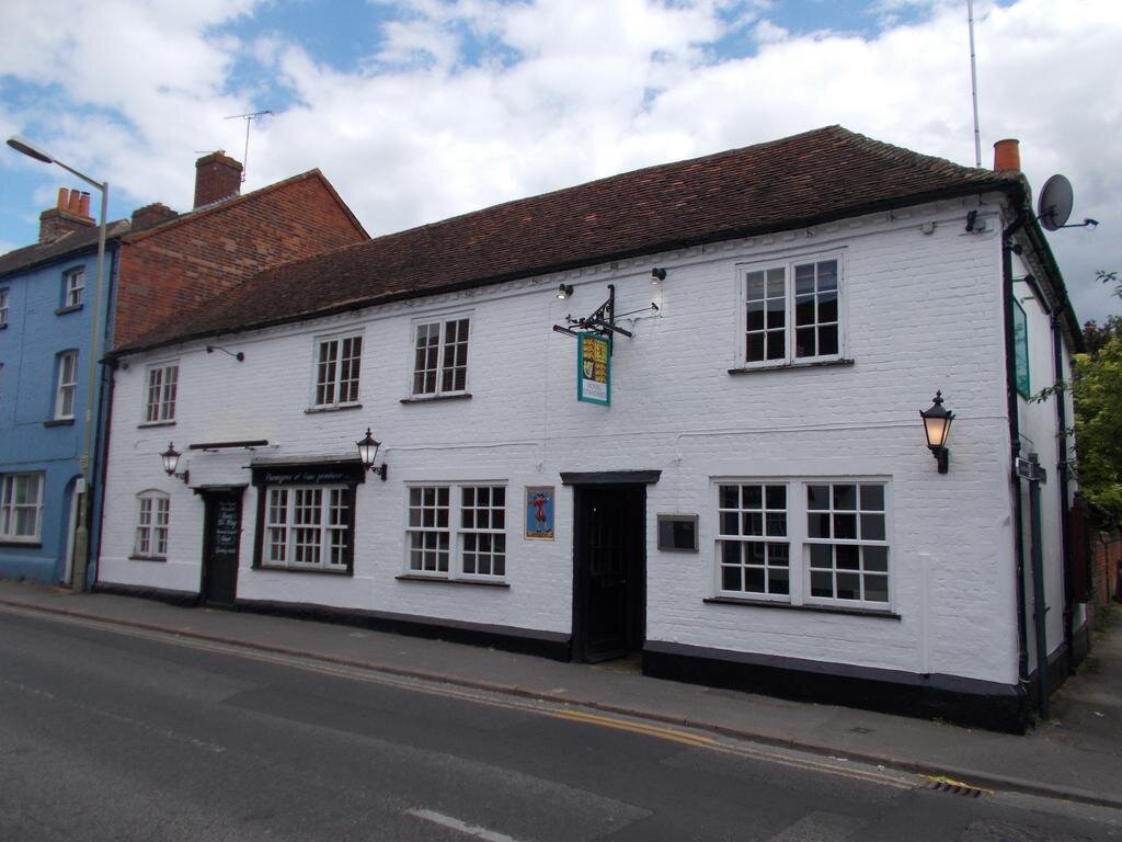 Oxfordshire pub bans under-25s in the evening for flouting virus measures