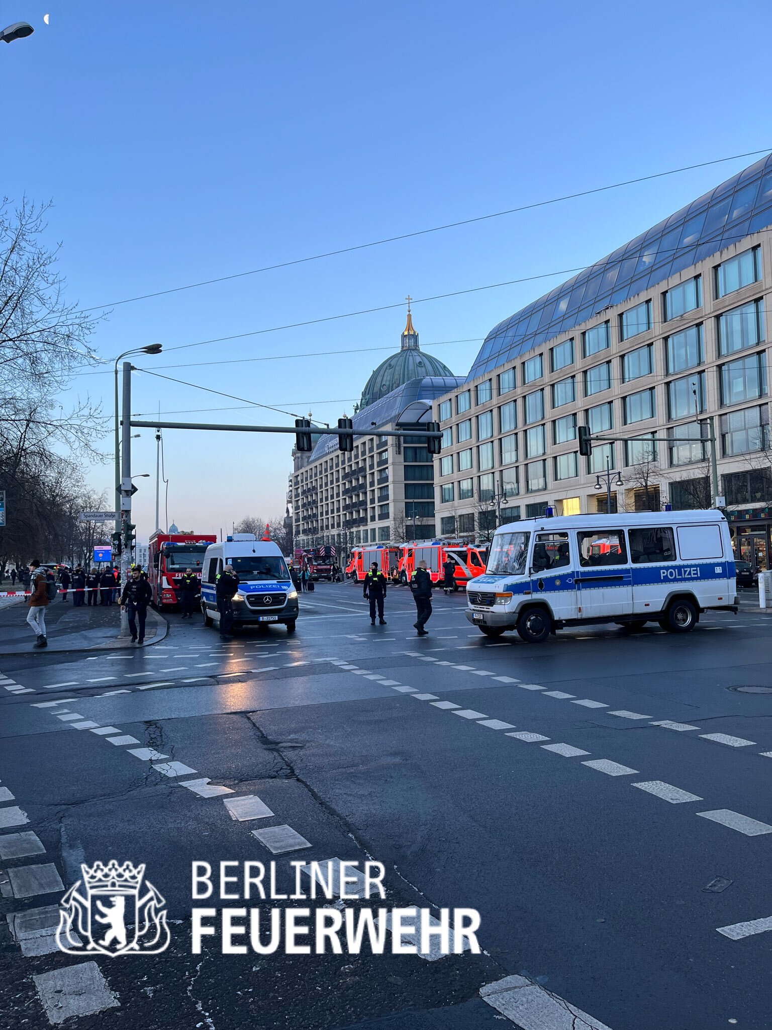 Berlin hotel's giant AquaDom aquarium holding 1,500 fish explodes