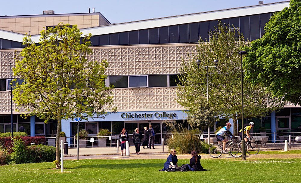 Chichester College Group extends 15-year partnership with Aramark