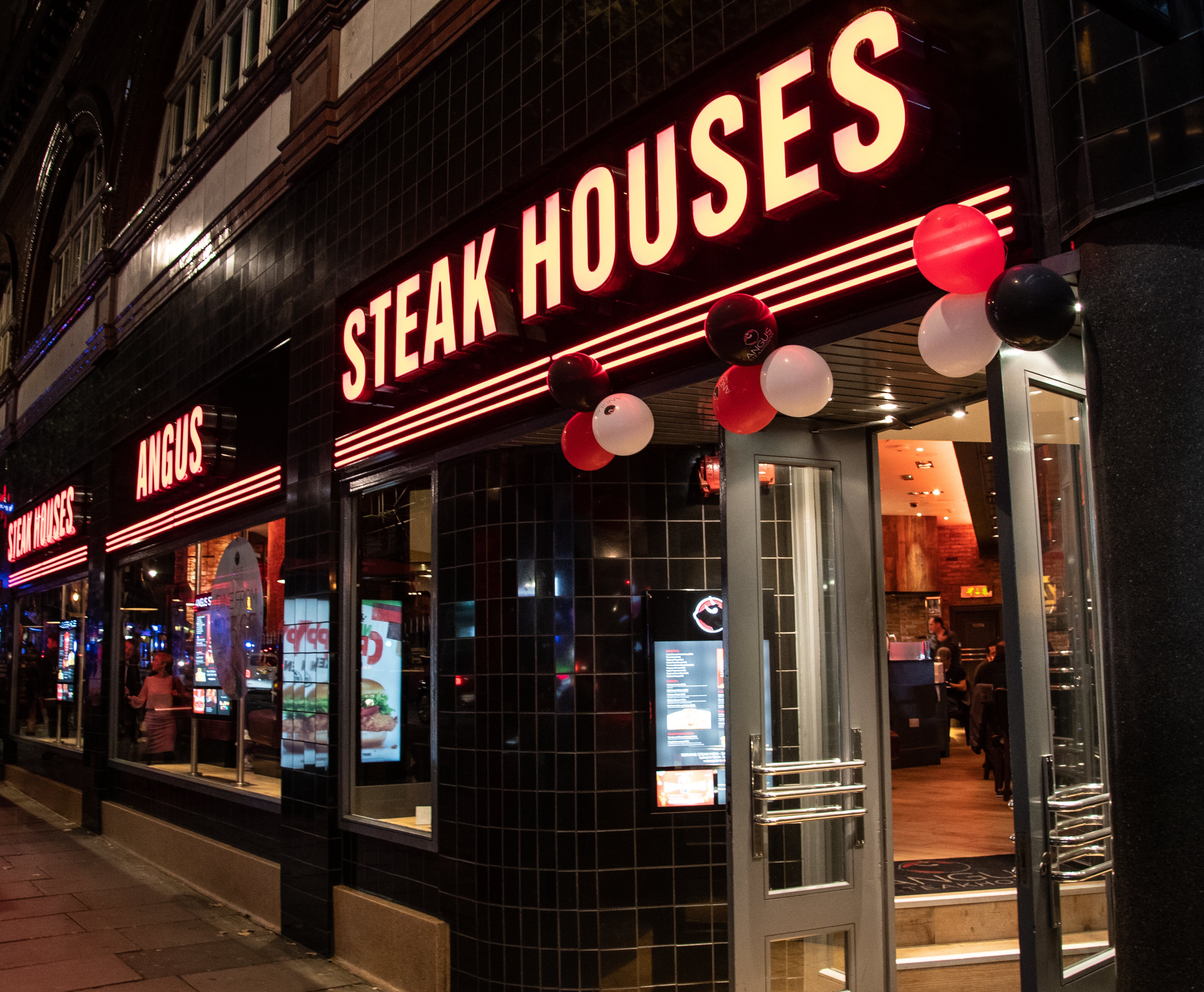 Angus Steakhouse hires KPMG to negotiate with landlords 