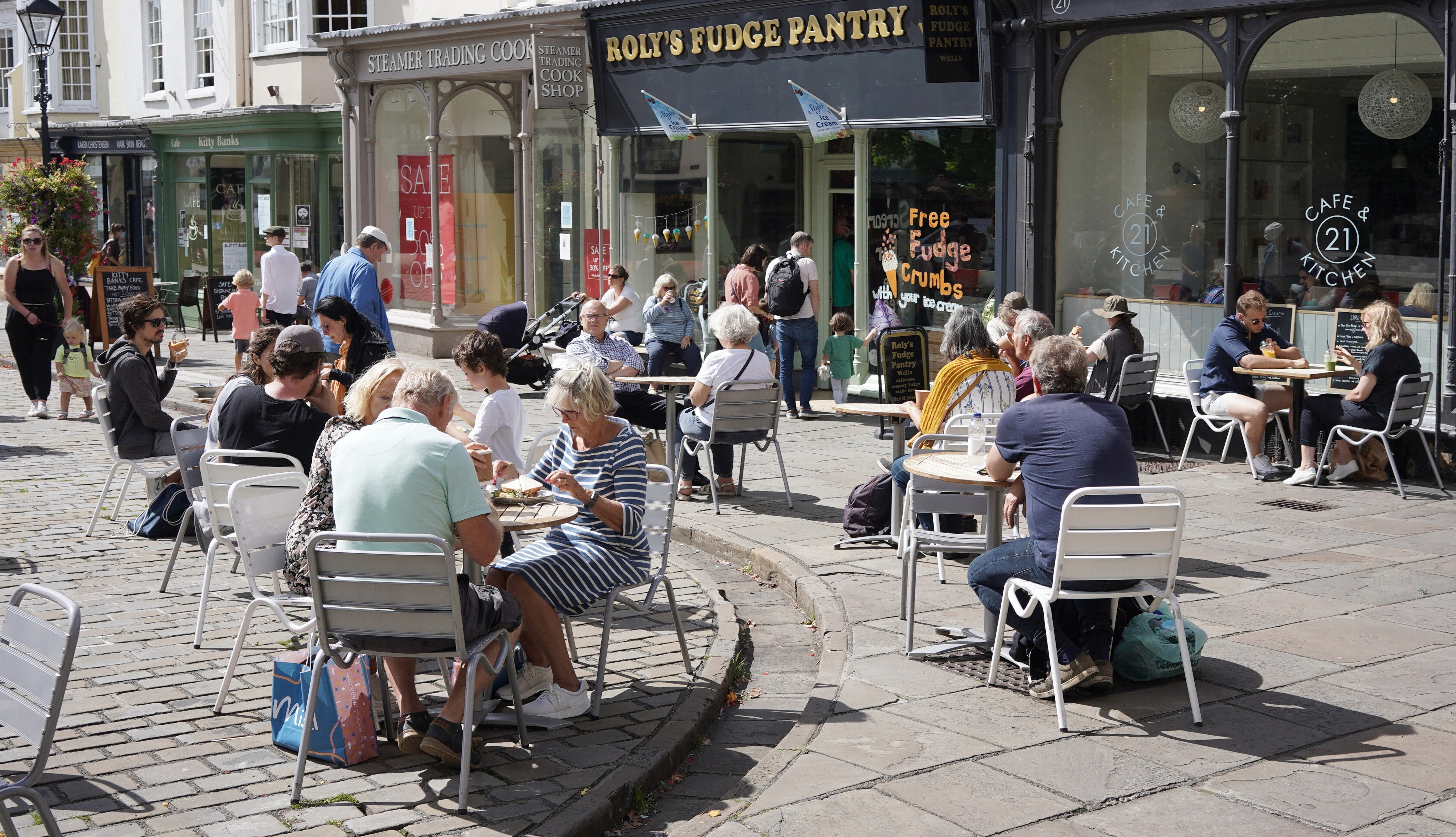 Alfresco and takeaway planning exemptions extended for a year