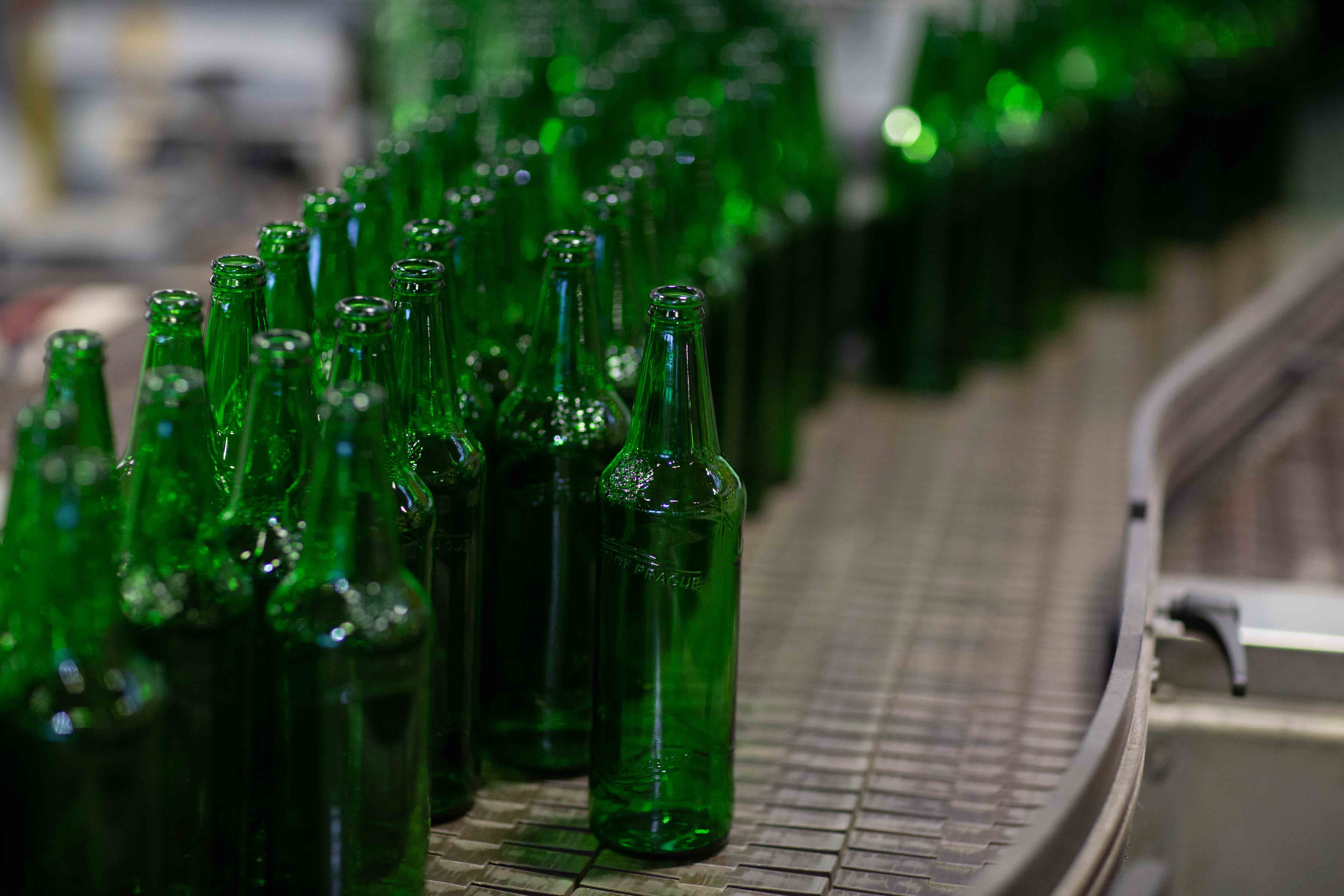 Molson Coors trials low-carbon glass beer bottles