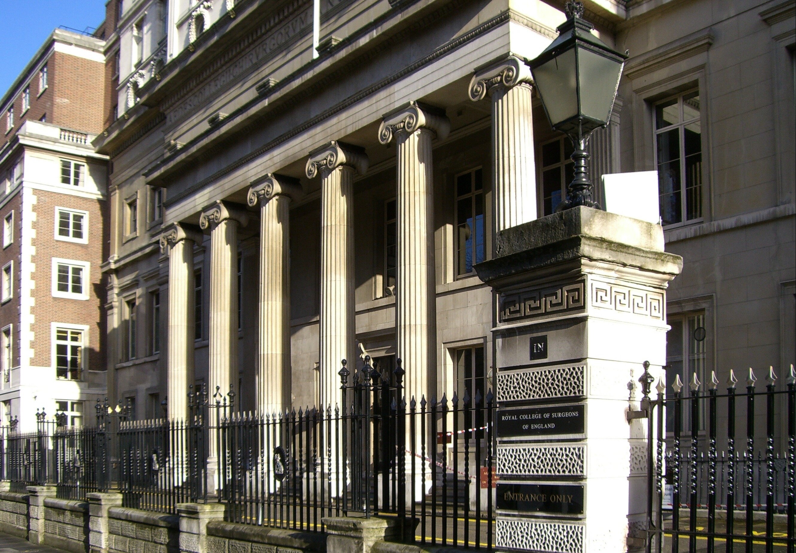 Searcys wins contract with Royal College of Surgeons of England