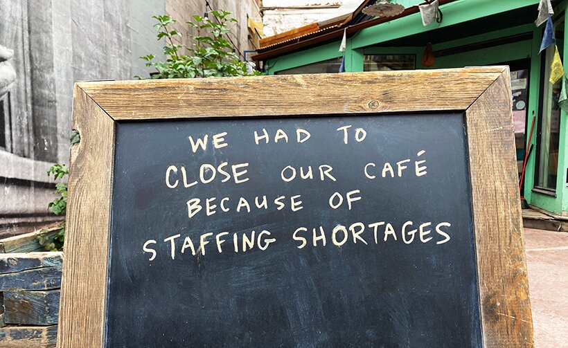 Restaurants temporarily close and offer health insurance to tackle staff shortages