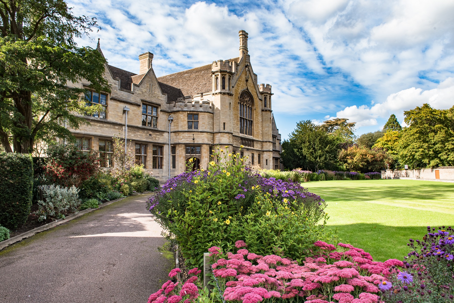 Sodexo awarded new five-year catering contract at Oundle School 