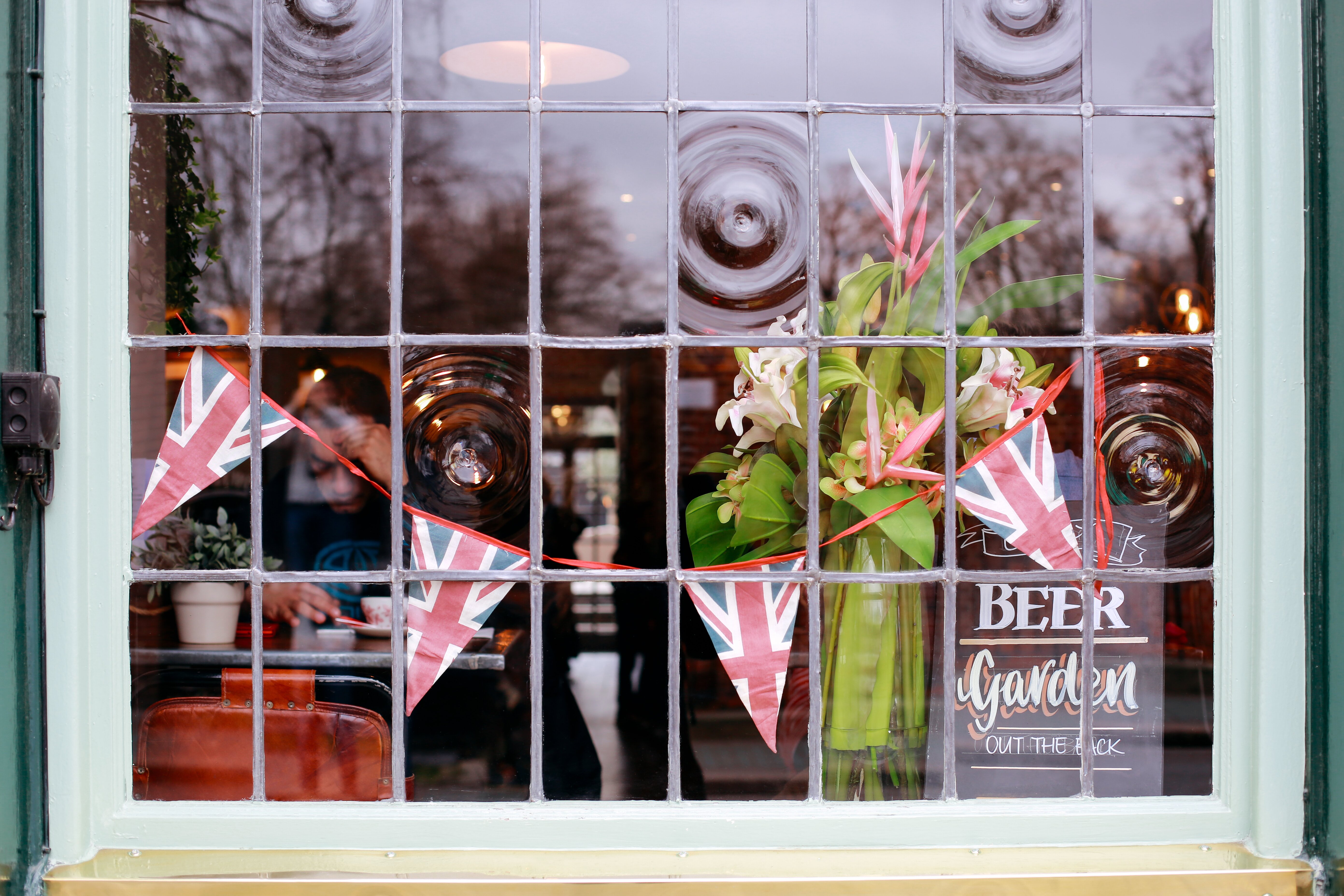 Few planning to toast Coronation in a pub as customers cut back on eating out