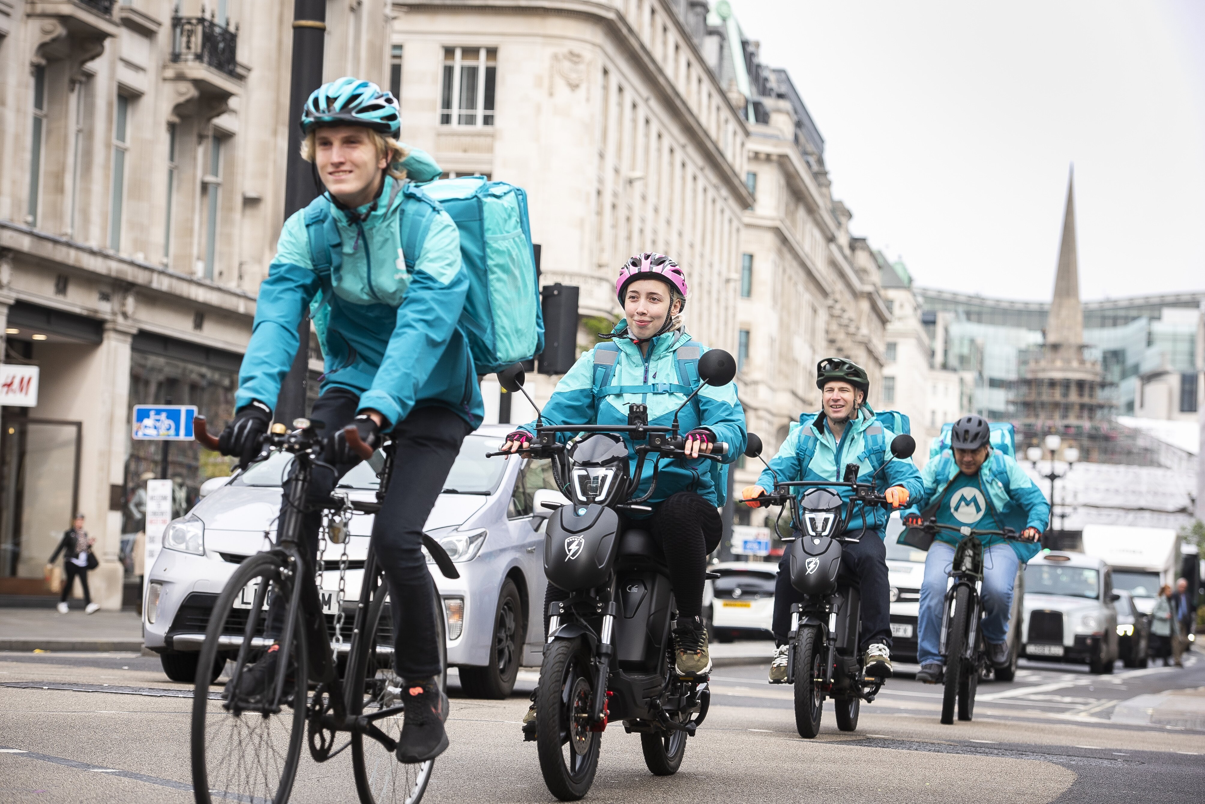 Deliveroo opens first high street grocery store in the UK