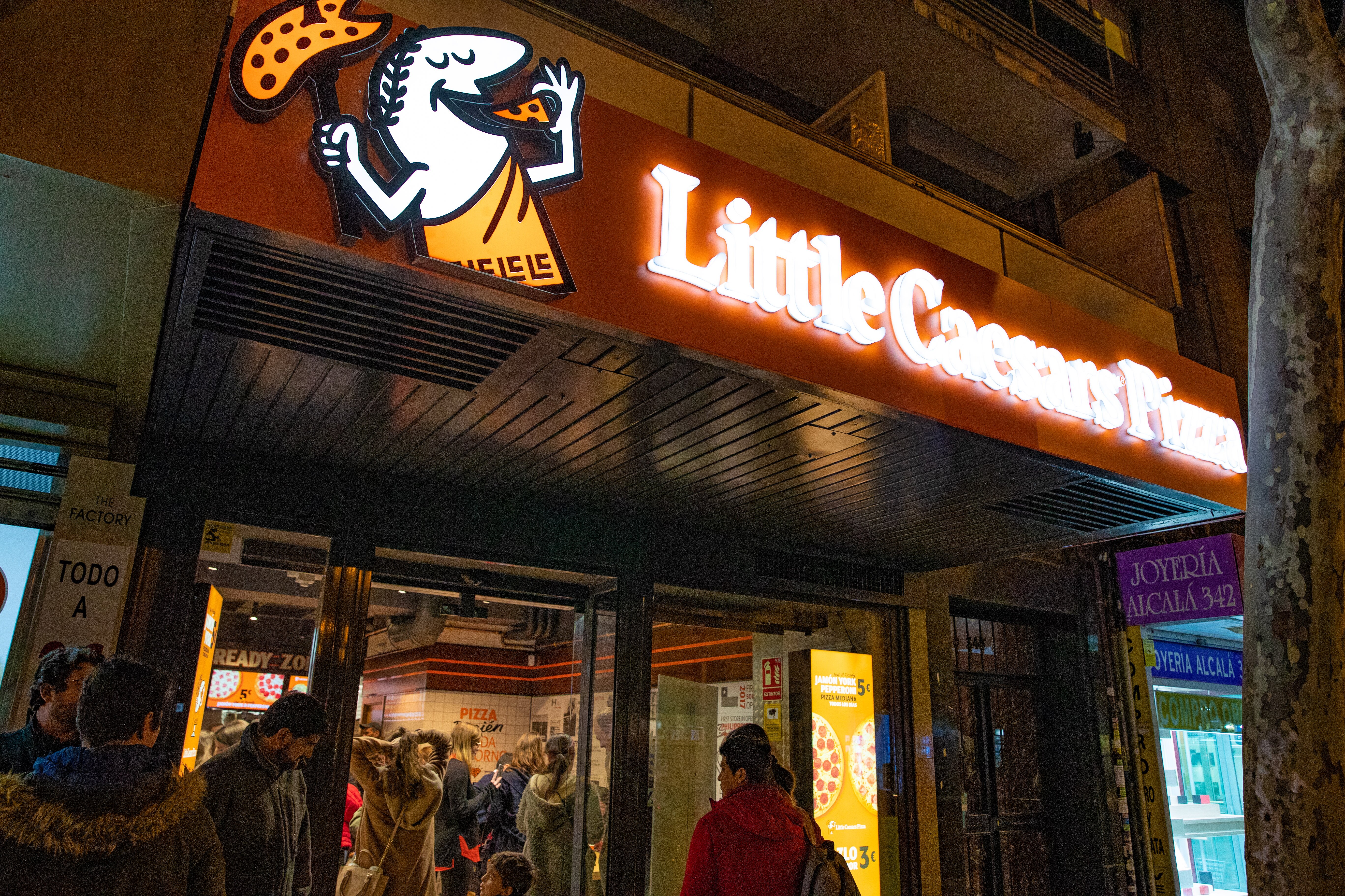 Little Caesars Pizza announces location of first UK restaurant