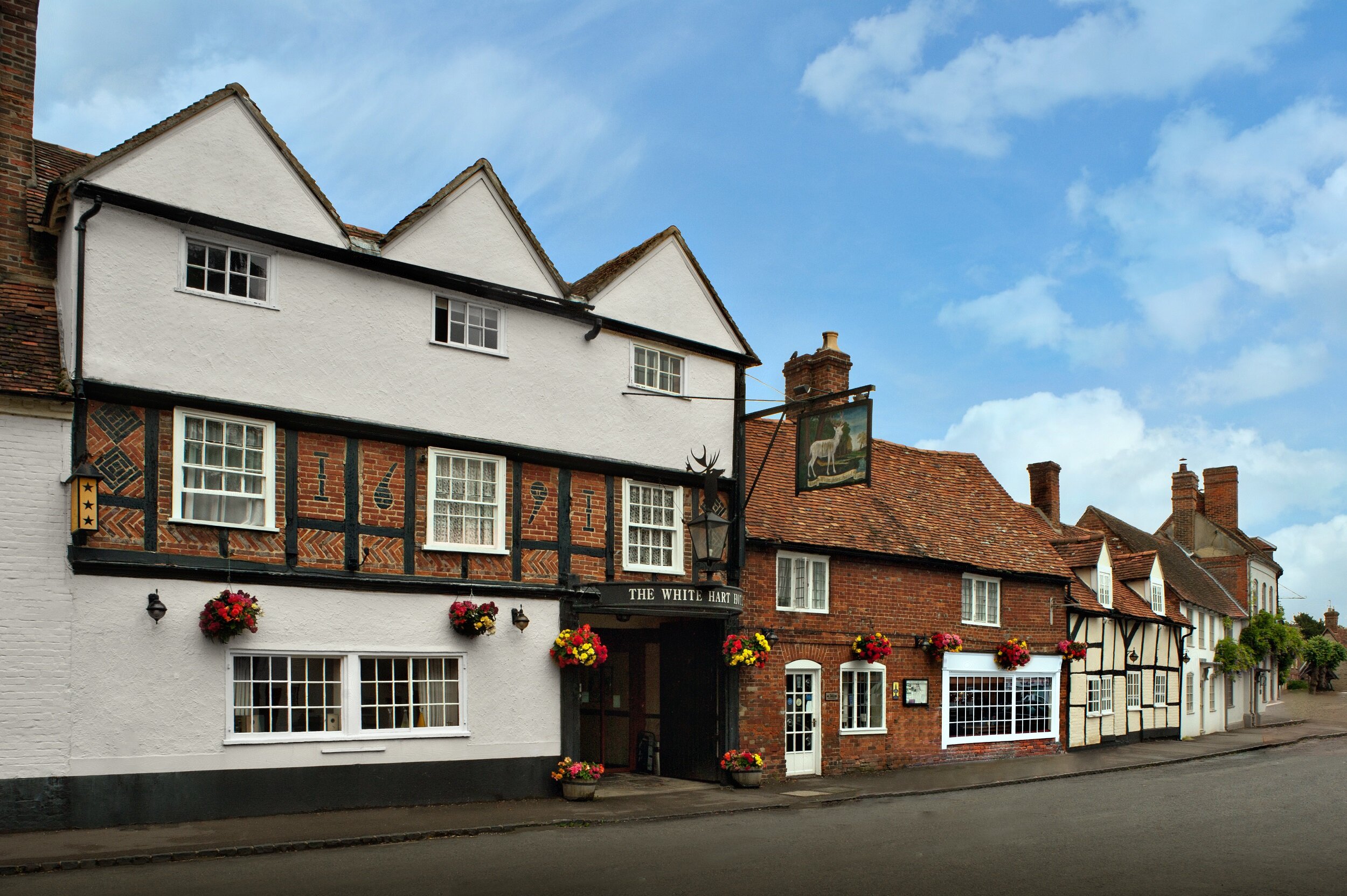 White Hart hotel in Oxfordshire on the market for £1.85m