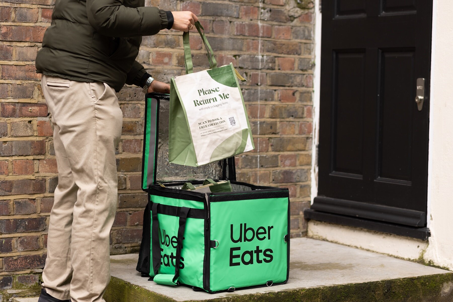 Uber Eats trials home collection of reusable packaging 