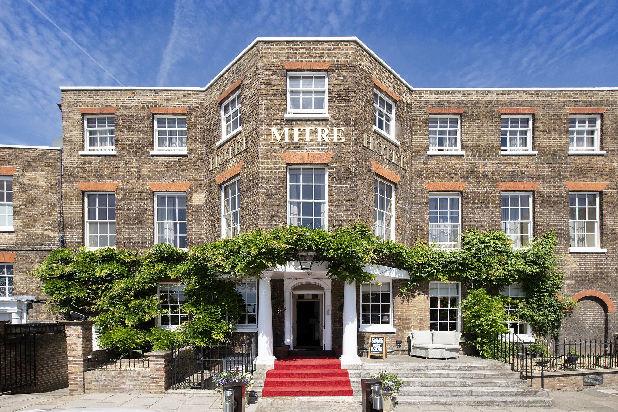 Signet Hotel Group secures £3.7m to refurbish Mitre hotel at Hampton Court