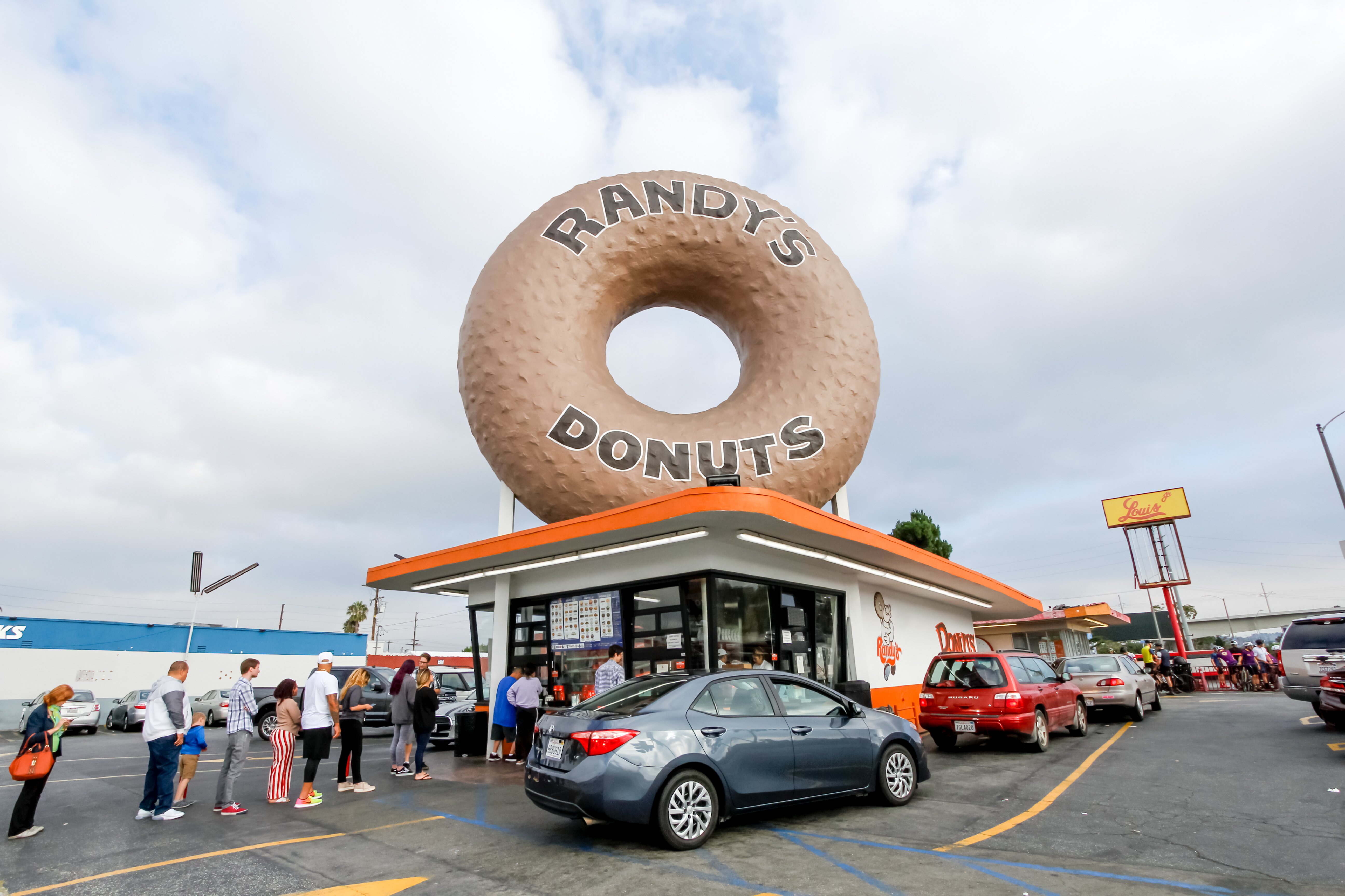 Randy’s Donuts to launch in the UK