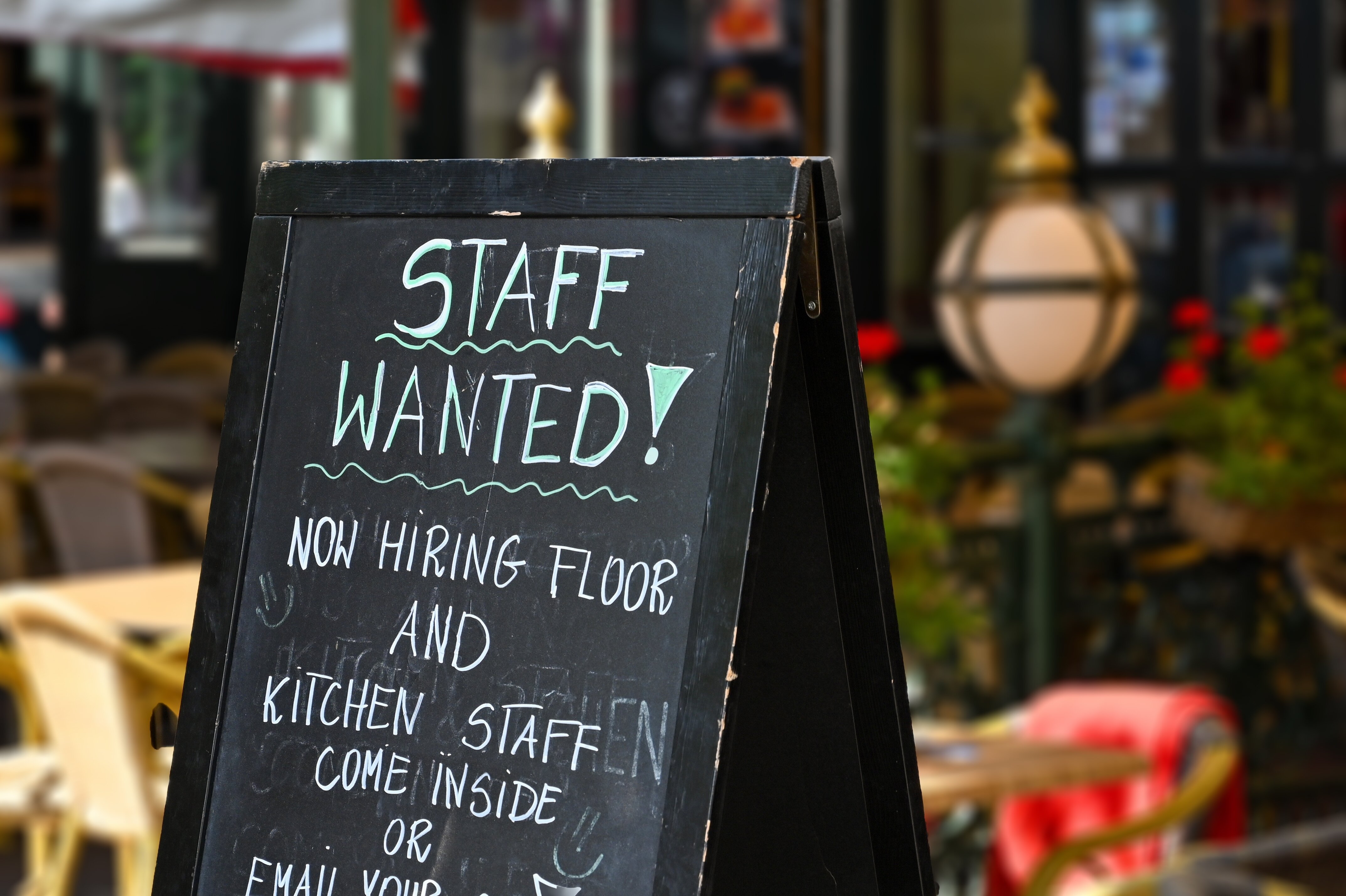 Number of job vacancies in hospitality drops by 15,000