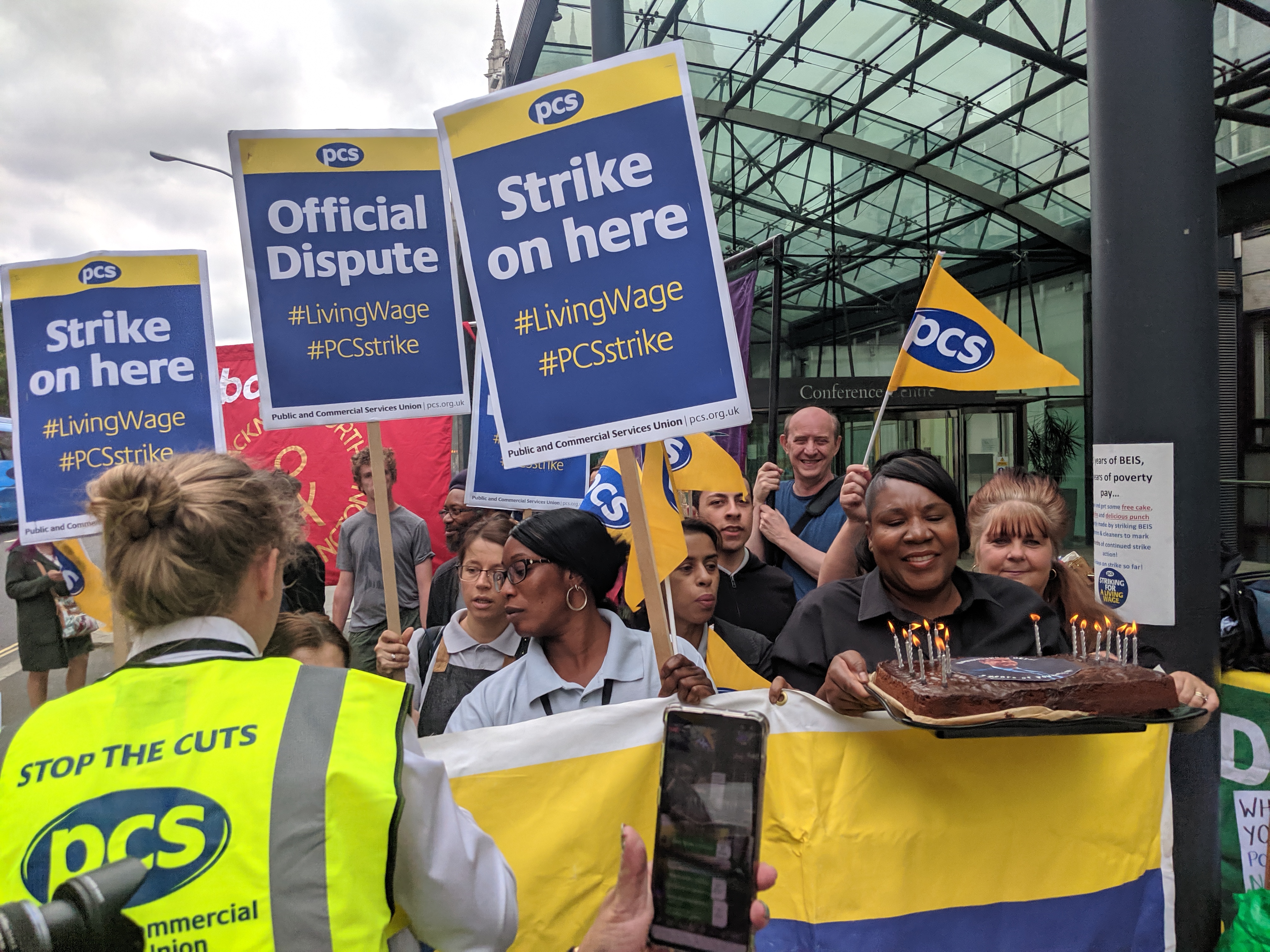 Striking Aramark workers reach deal with government department