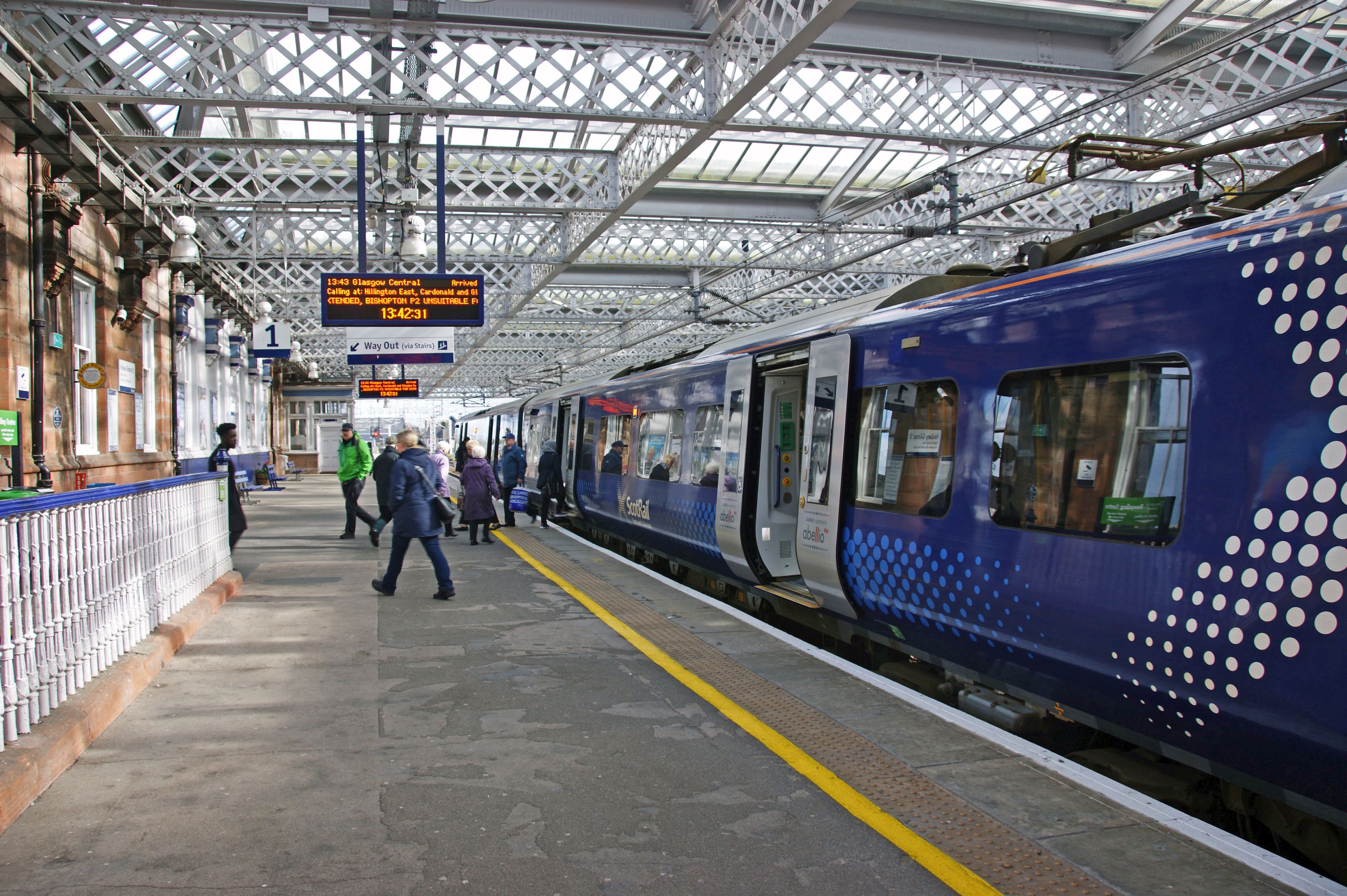 Cut to Scottish train services 'like another curfew' for hospitality