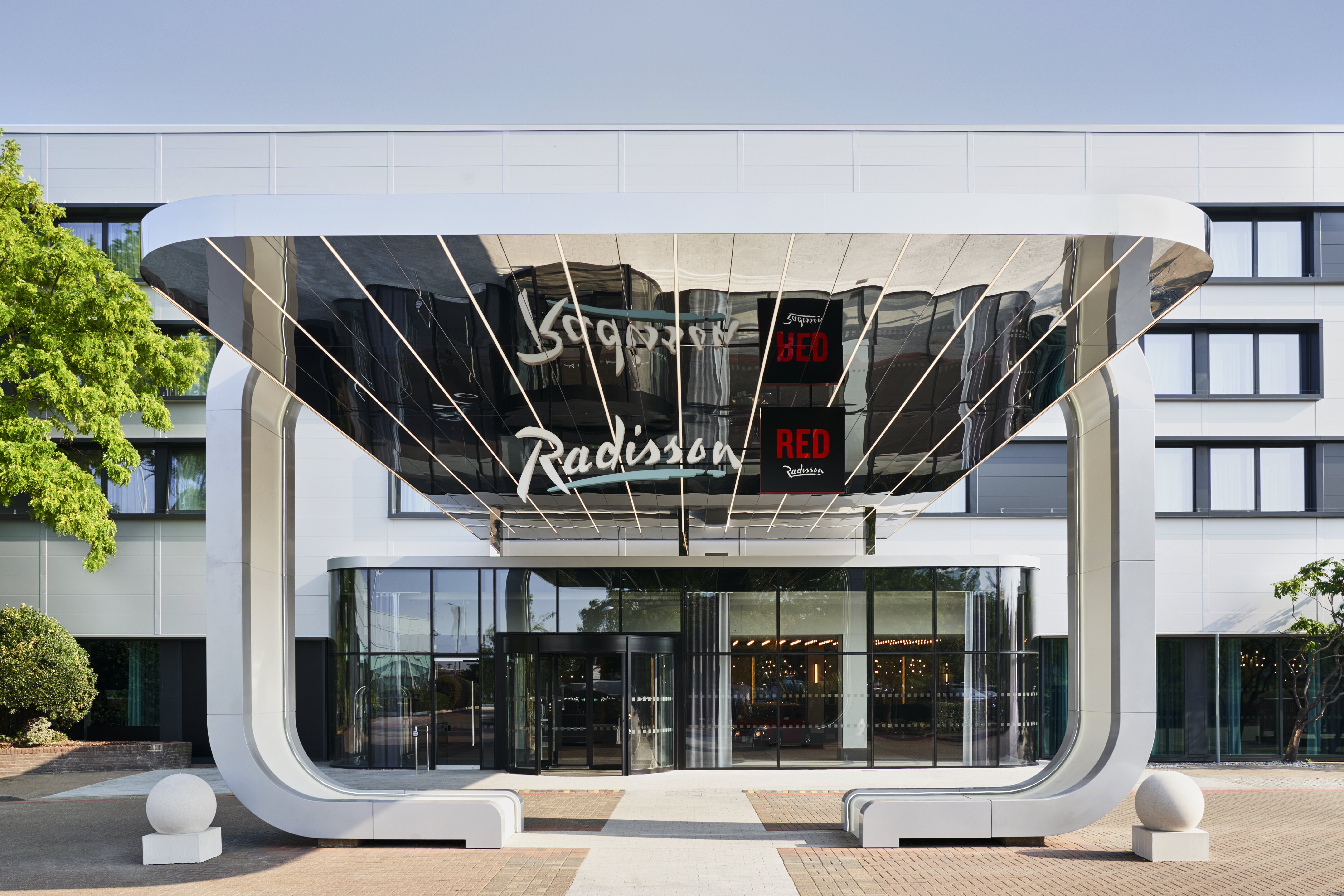 Heathrow Park Inn relaunched as dual-branded property including first UK Radisson