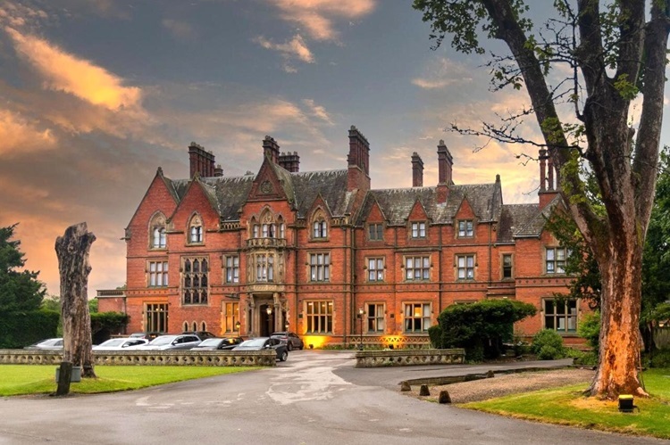 Wroxall Abbey hotel closes after 'lease terminated'