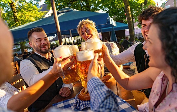 Hospitality returns to growth in April as warm weather helps pubs profit