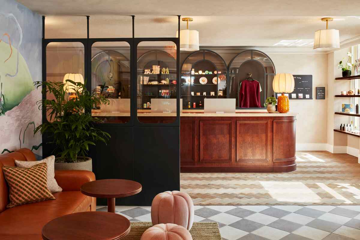 Front Desk hoxton edinburgh