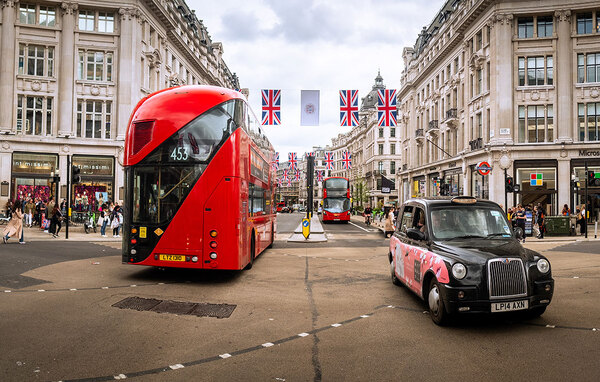 Mayor of London to move ahead with plans to pedestrianise Oxford Street