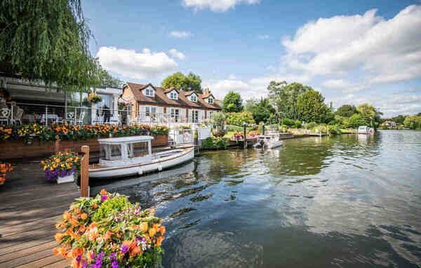 Waterside Inn customers &lsquo;buck the trend&rsquo; to pay for premium dining