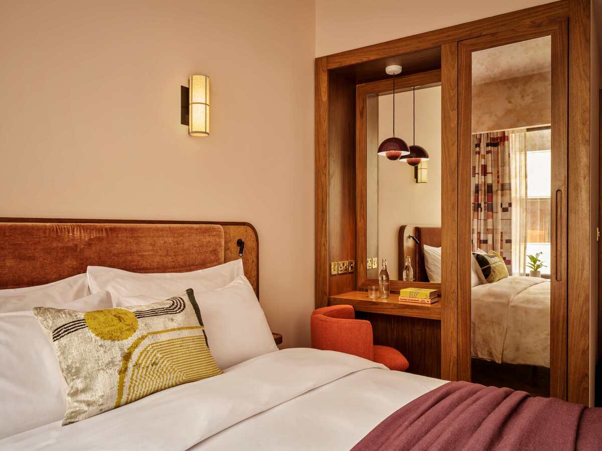 Sir DSQ Sir Boutique Room 1