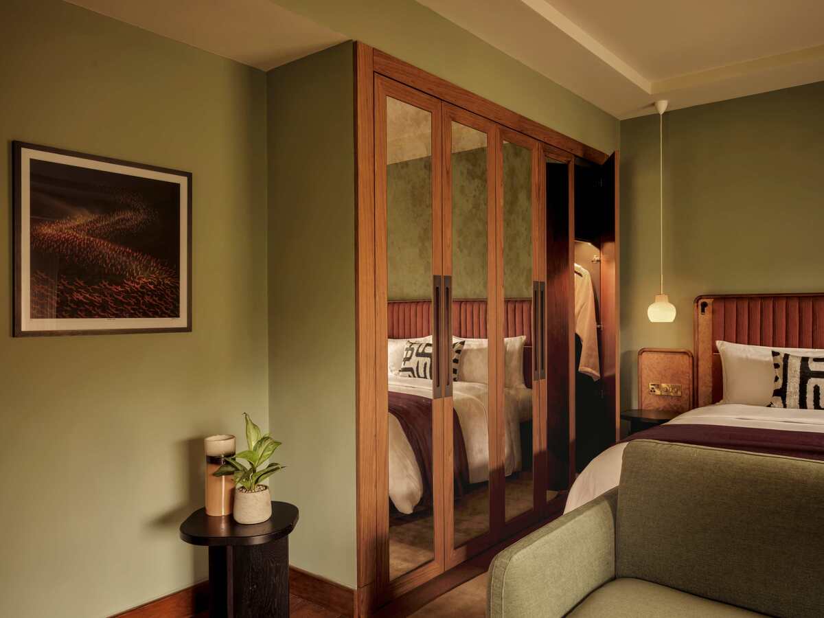 Sir DSQ Sir Corner Suite 3