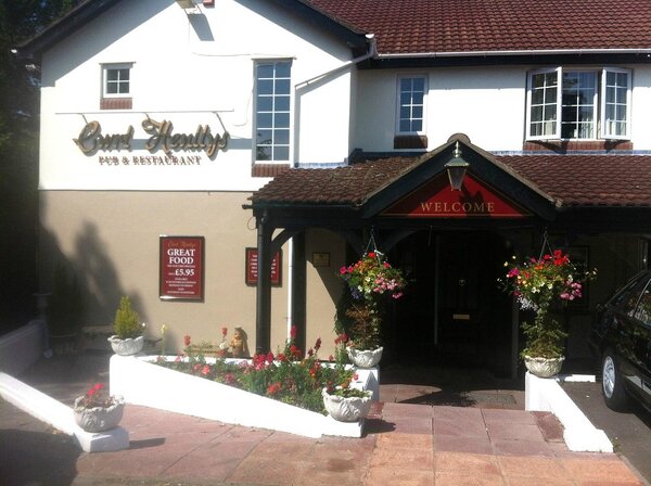 Nineteen people fall ill from Sunday lunch at Welsh pub