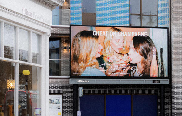 Champagne body asks Delevingne sisters to remove word &lsquo;Champagne&rsquo; from Prosecco advert