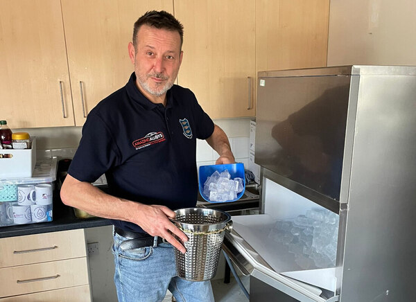 Hoshizaki gives a helping hand to Newport Salop Rugby Club&rsquo;s bar