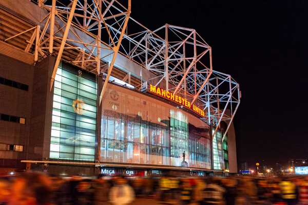 Levy announces multi-year agreement with Manchester United