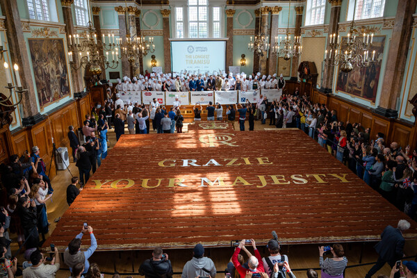 In pictures: World&rsquo;s longest tiramisu record broken in London