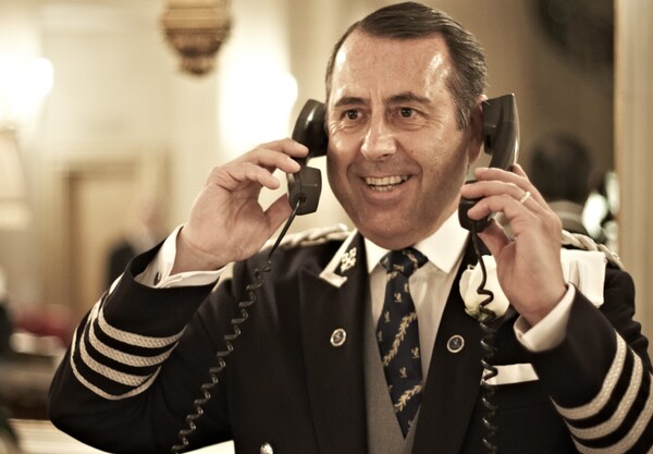 &lsquo;A part of the Ritz&rsquo;: Head hall porter Michael De Cozar dies