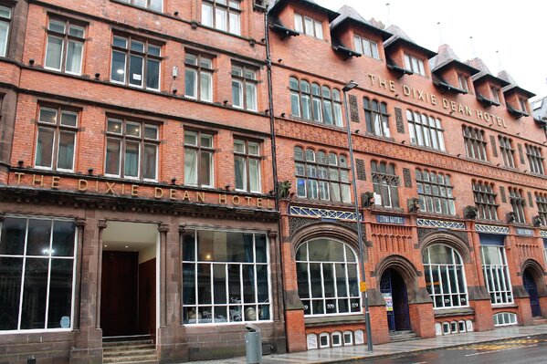 Founder of Liverpool&rsquo;s Signature Group banned as director after investors lost &pound;4.8m